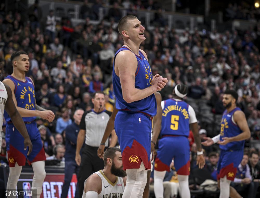 该餐厅从当 该餐厅从当